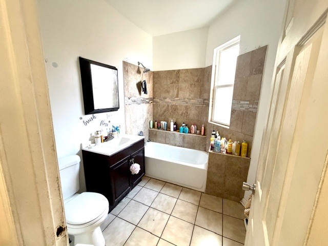 6631 South Justine Street Chicago, IL 60636 - Photo 9 of 18 a bathroom with a sink a toilet and bathtub