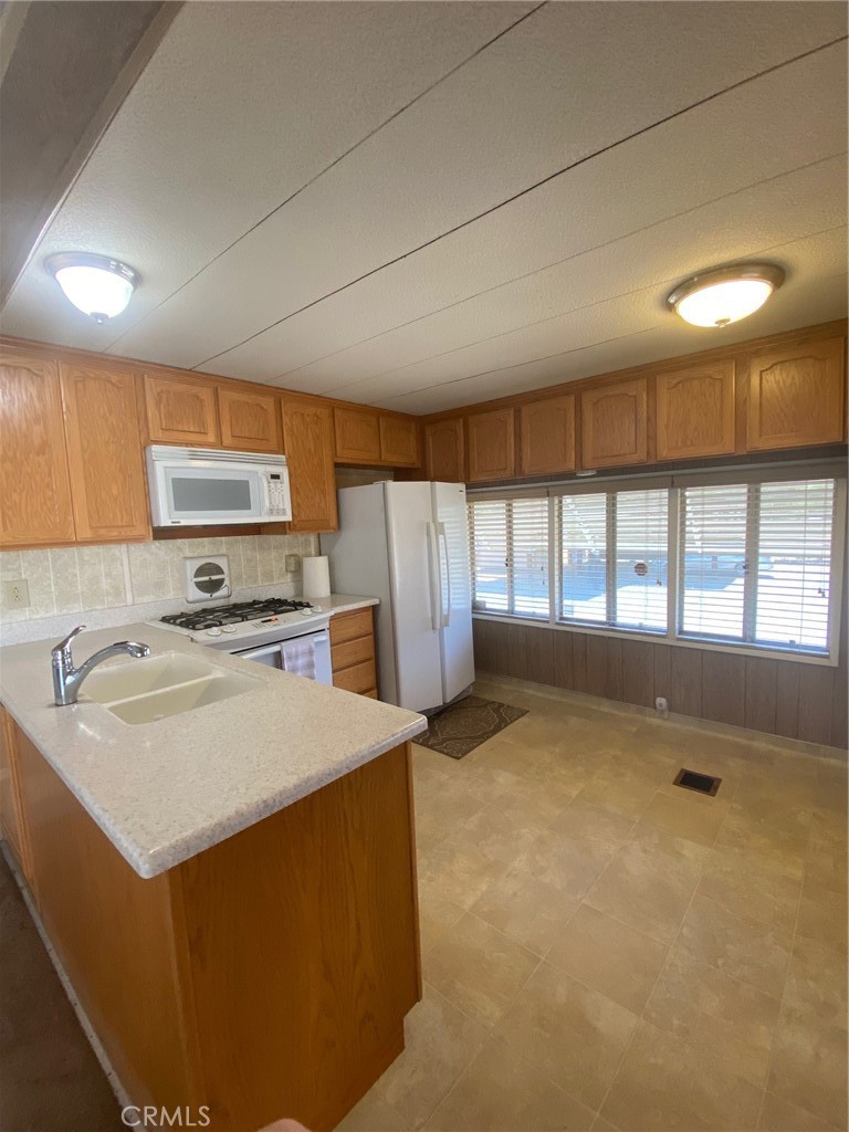 21705 John Street Perris, CA 92570 - Photo 12 of 16