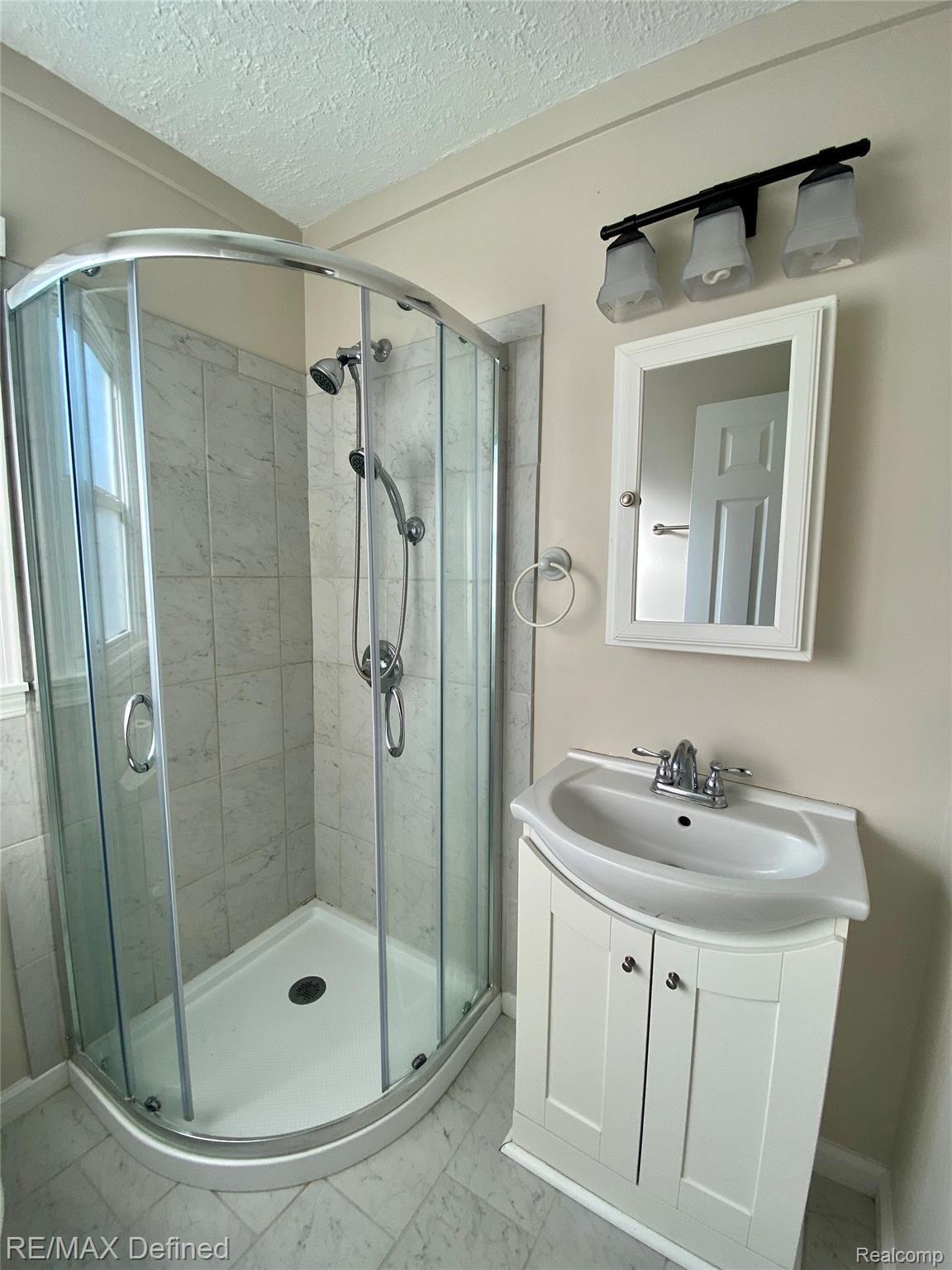 5045 Pheasant Road Waterford, MI 48327 - Photo 14 of 21 PHEASANT BATHROOM SHOWER & SINK.jpg