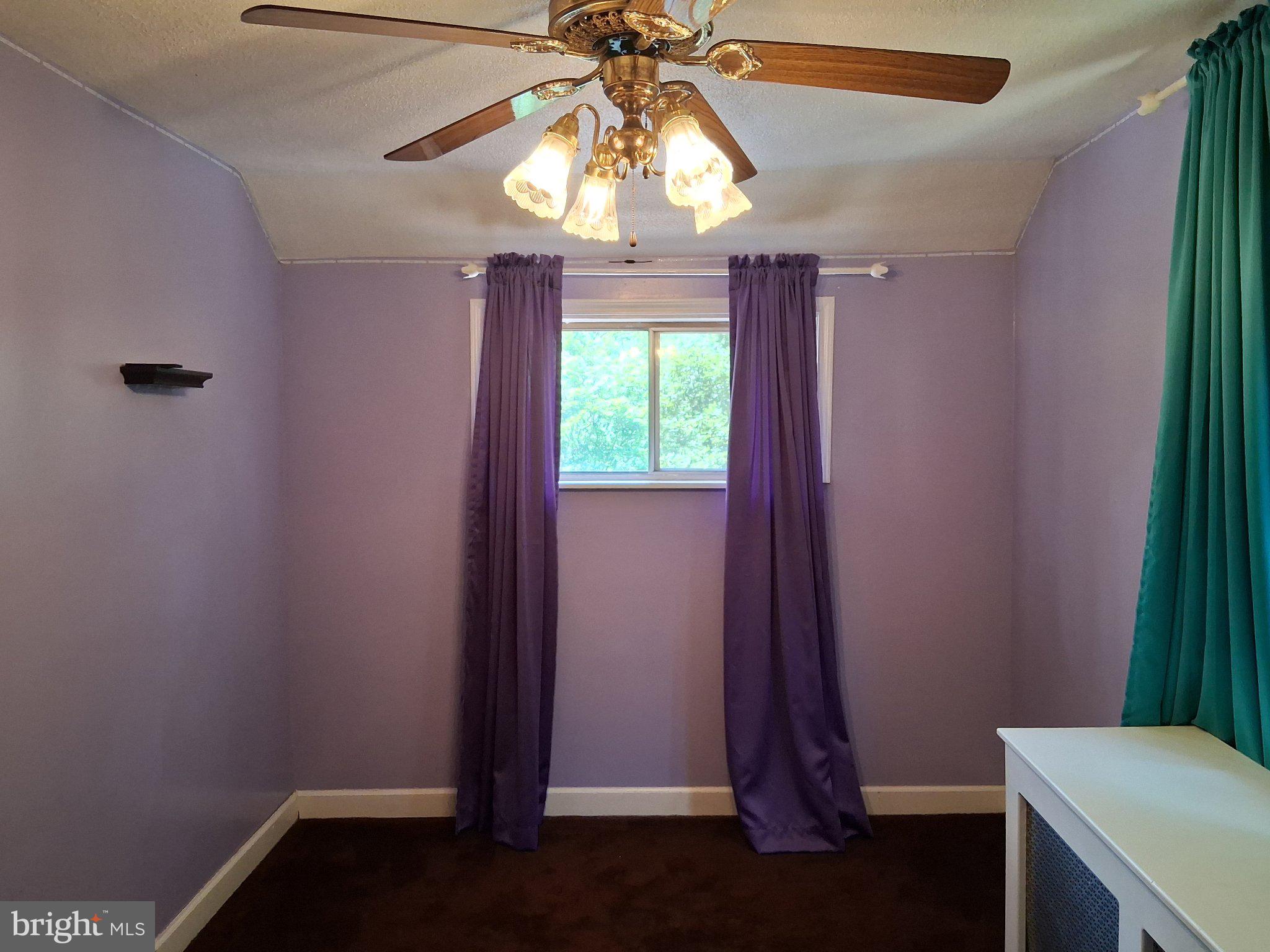 265 View Street Johnstown, PA 15902 - Photo 50 of 66 Charming room with vibrant hues.