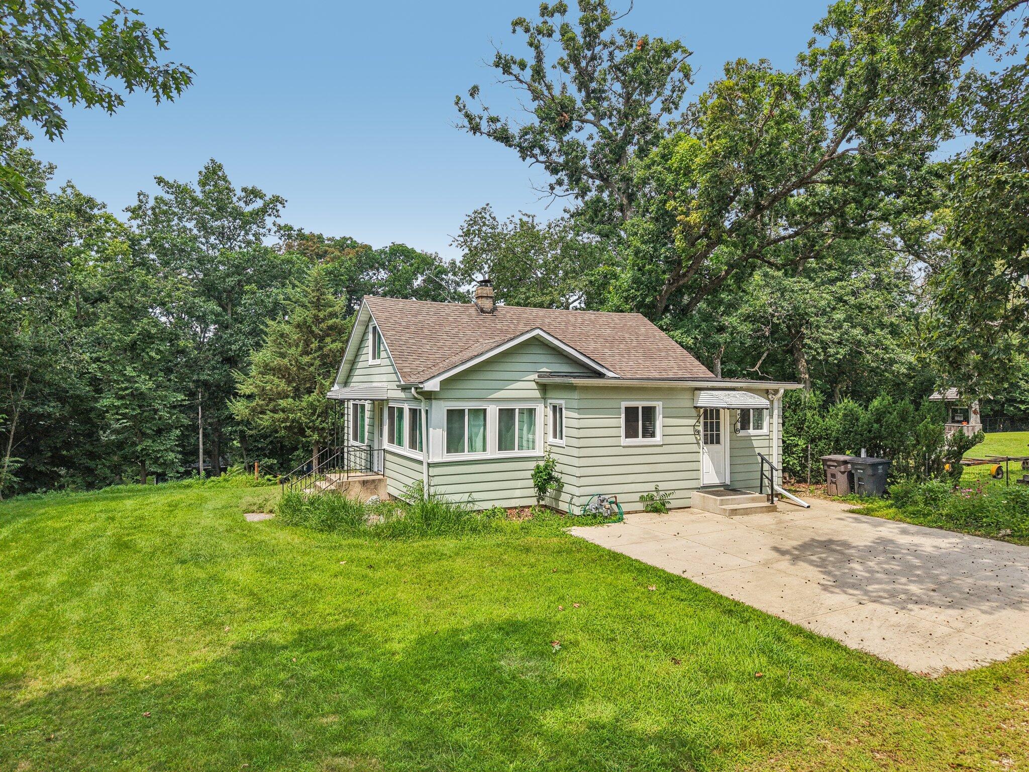 Charming house on a large lot with Lake Como lake rights