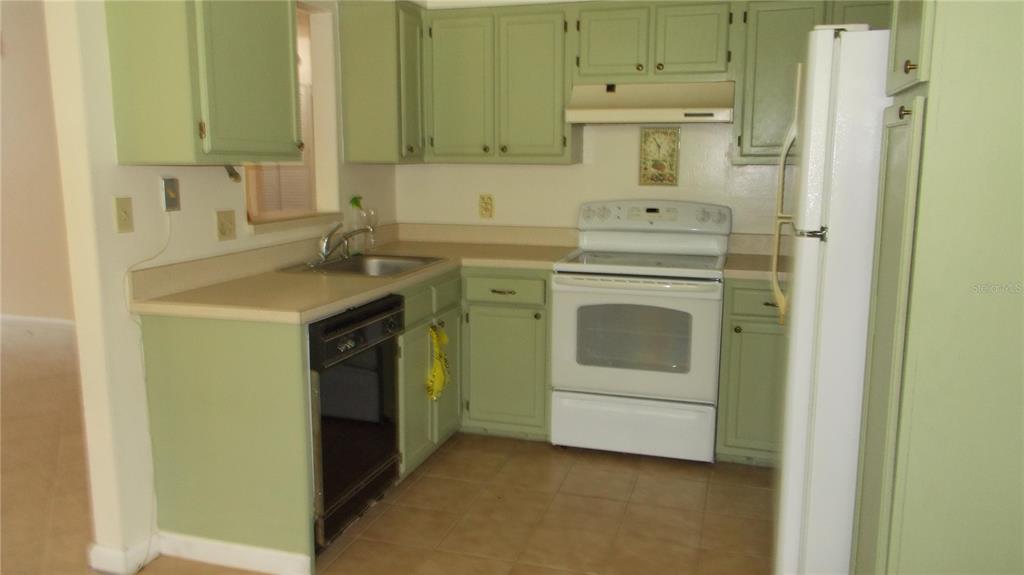 3525 Northwest 86 Way Gainesville, FL 32606 - Photo 3 of 7 a utility room with a sink washer and dryer