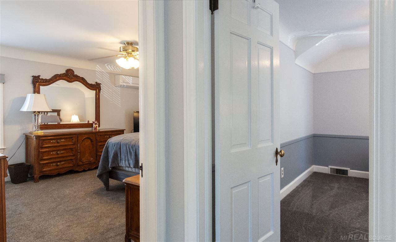 335 Merriweather Road Grosse Pointe, MI 48236 - Photo 17 of 36 50016234-16.JPG