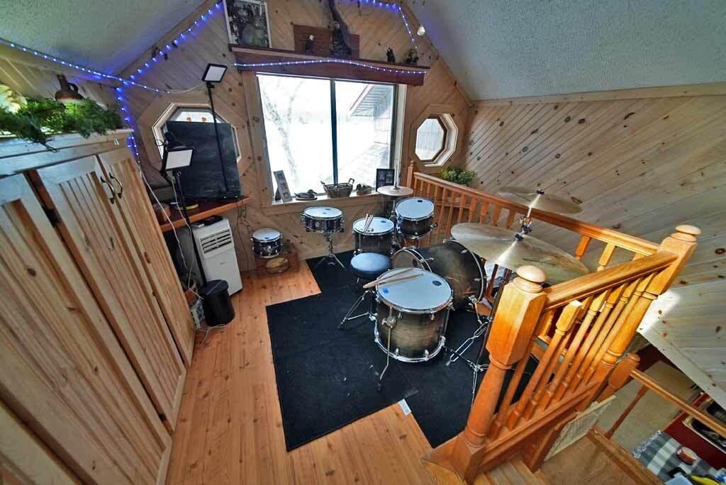 92 Spaulding Lake Road Oakfield, ME 04763 - Photo 22 of 86 music-room-suite
