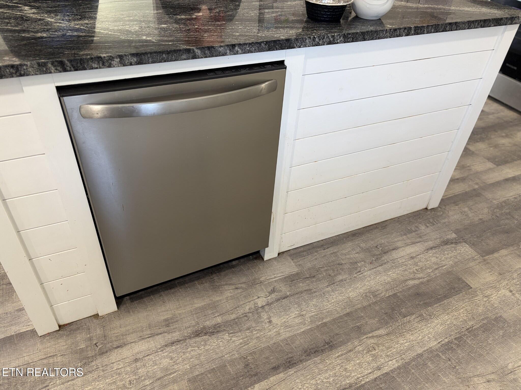 1382 Blackburn Fork Road Cookeville, TN 38501 - Photo 17 of 25 Shiplap island_MLS_Optimized