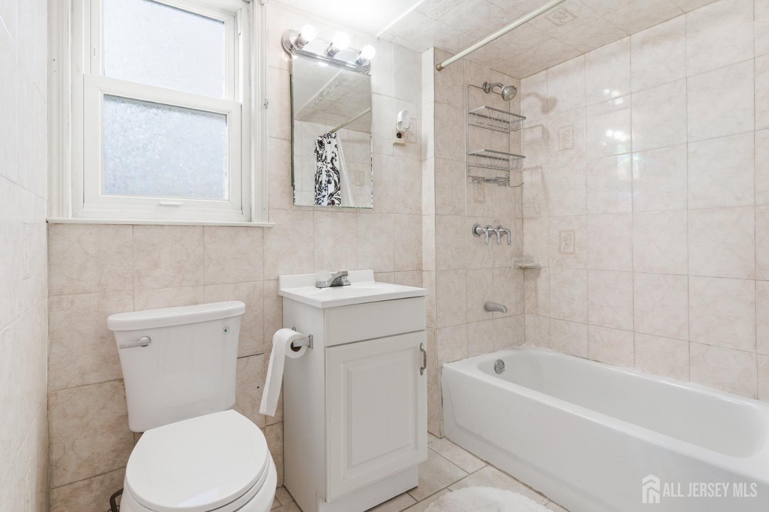 160 Stratton Street South Piscataway, NJ 08854 - Photo 30 of 31 a bathroom with a toilet sink and shower