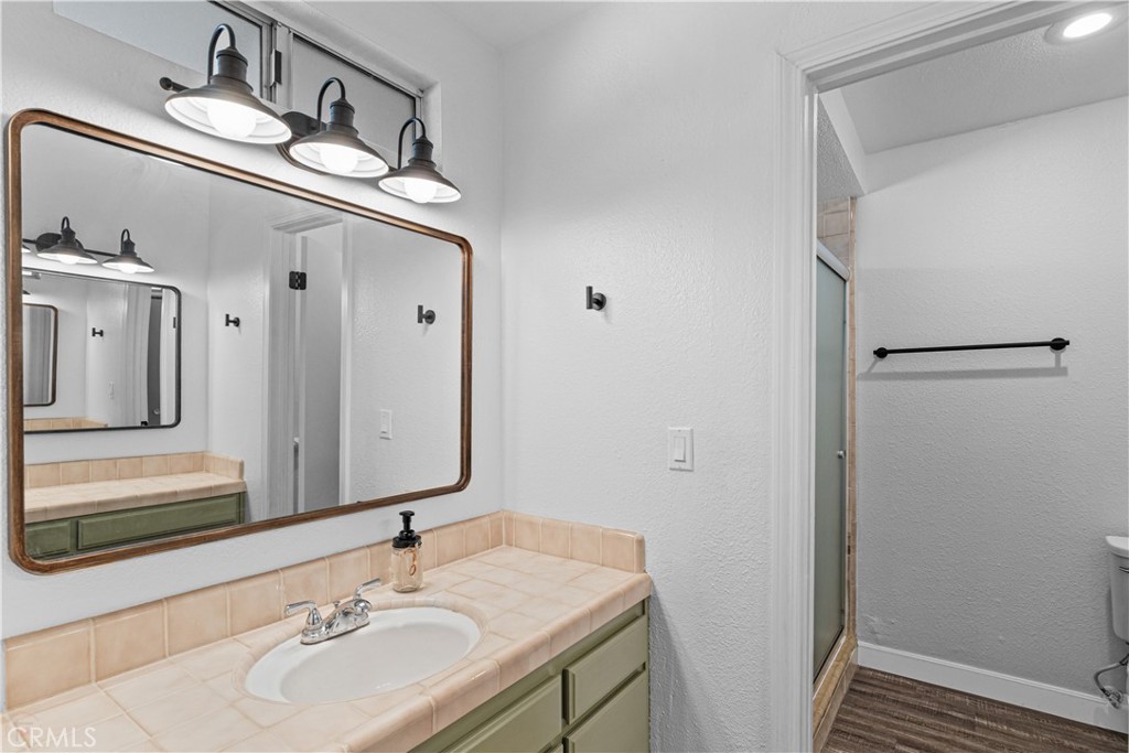 3585 Cabrillo Court Merced, CA 95348 - Photo 35 of 42 a bathroom with a sink and a mirror