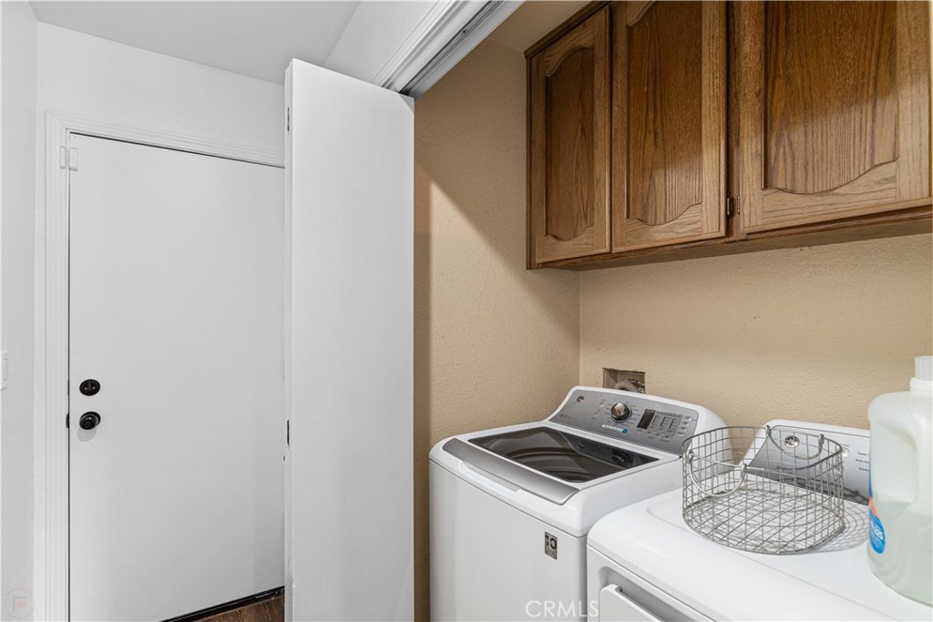3585 Cabrillo Court Merced, CA 95348 - Photo 37 of 42 a utility room with dryer and washer