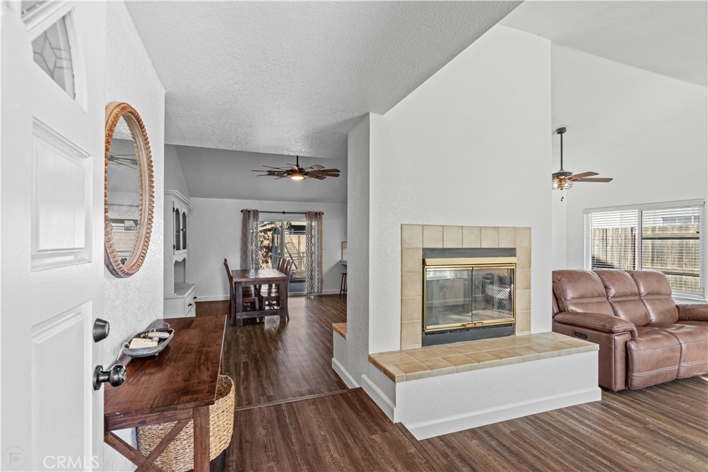 3585 Cabrillo Court Merced, CA 95348 - Photo 7 of 42 a living room with furniture