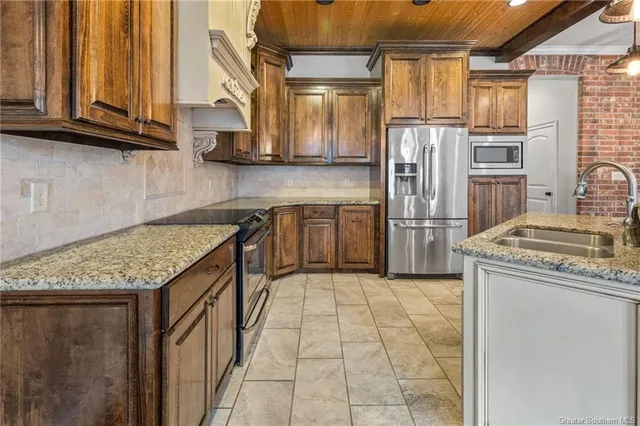 $274,500 | 1550 L'Acadie Drive, Unit 21, Lake Charles, LA 70605