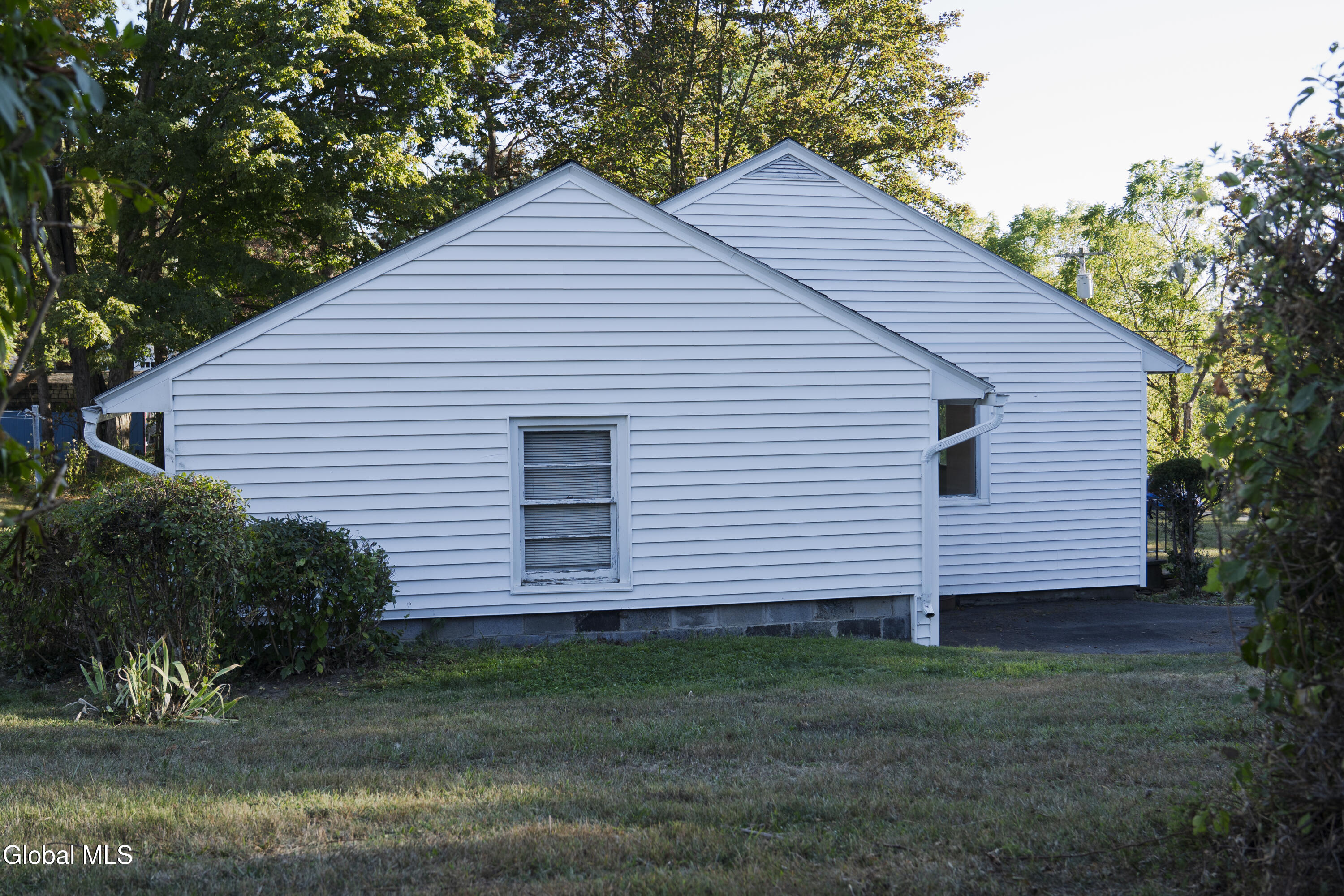 8 Frear Park View Brunswick, NY 12180 - Photo 4 of 19 5 - Side Lot