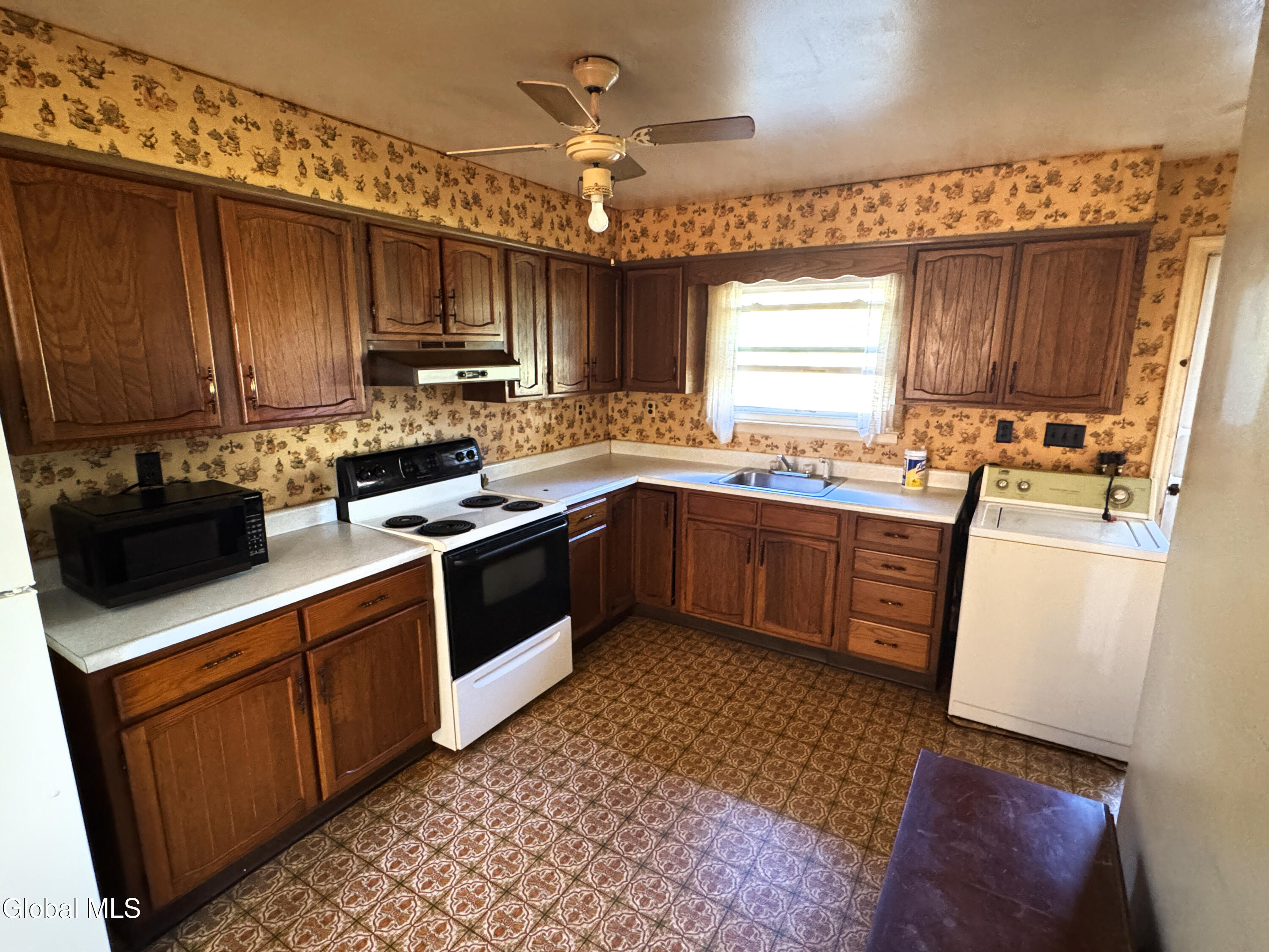 8 Frear Park View Brunswick, NY 12180 - Photo 5 of 19 10- kitchen