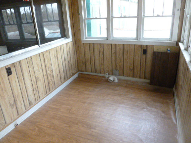 300 Cash Road Knoxville, TN 37924 - Photo 11 of 16 EnclPorch-Laundry