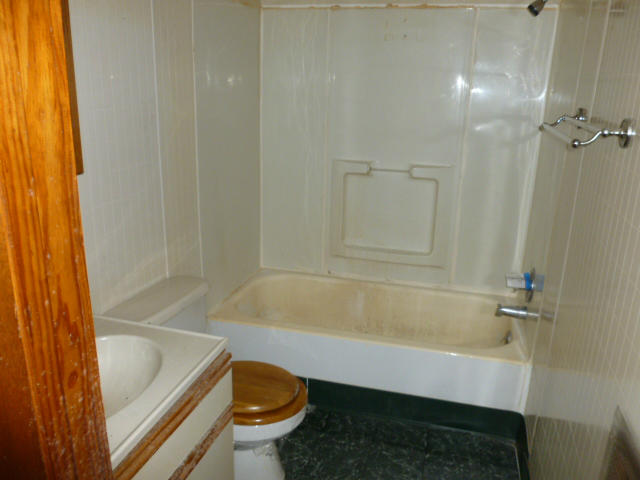 300 Cash Road Knoxville, TN 37924 - Photo 14 of 16 Bath