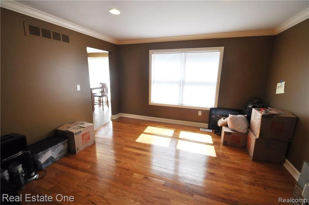 633 Baker Street Rochester Hills, MI 48307 - Photo 6 of 26