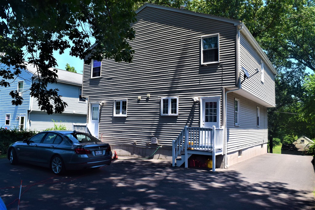 60-62 Newfield Road Springfield, MA 01119 - Photo 3 of 21
