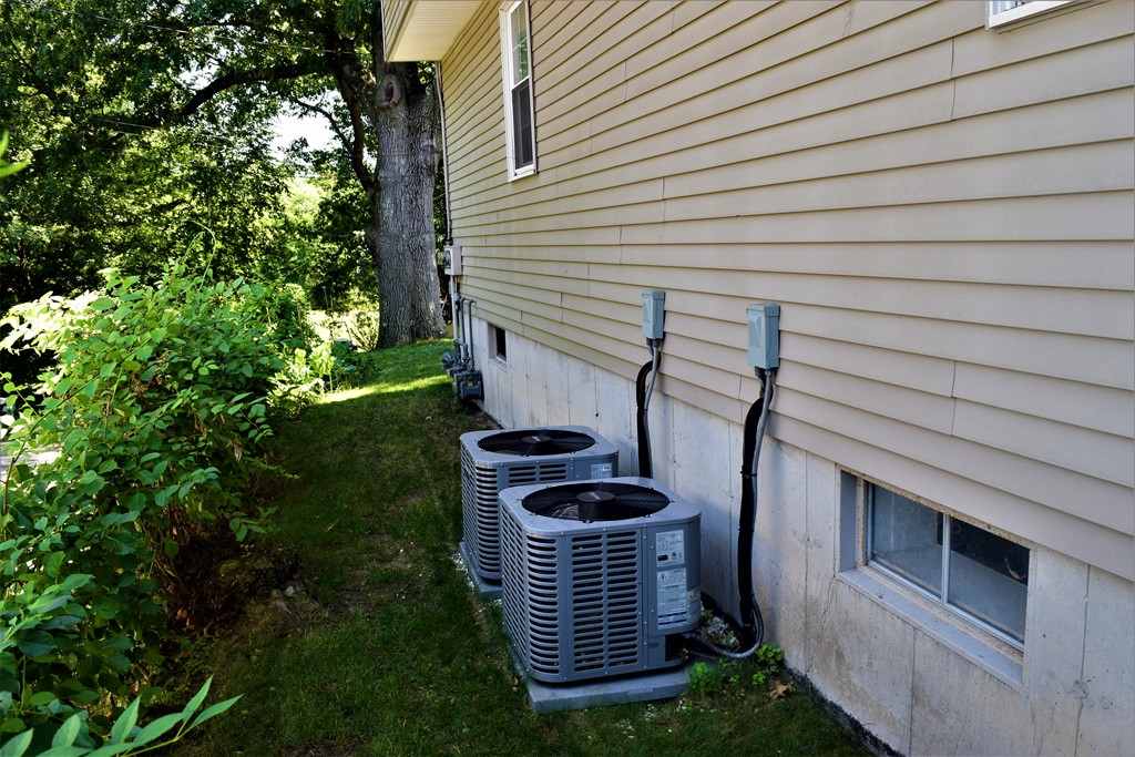 60-62 Newfield Road Springfield, MA 01119 - Photo 4 of 21