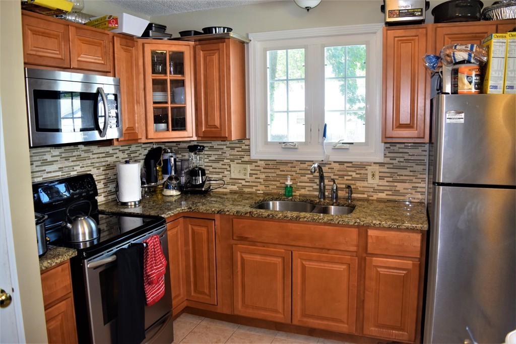 60-62 Newfield Road Springfield, MA 01119 - Photo 5 of 21