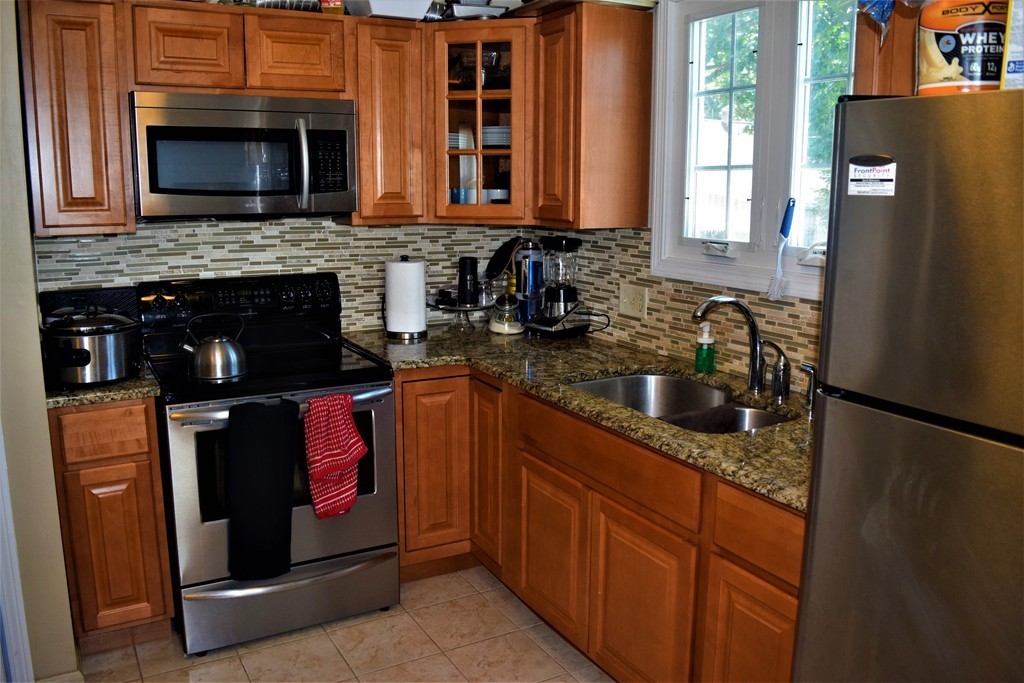 60-62 Newfield Road Springfield, MA 01119 - Photo 6 of 21