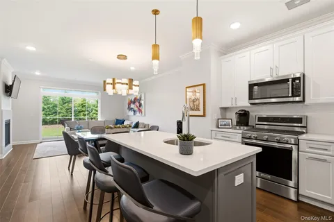 $1,225,000 | 21 Seasons Way, Dix Hills, NY 11746