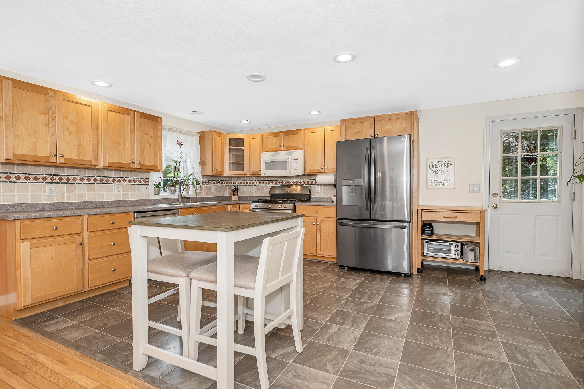 22 Victoria Farms Road Fremont, NH 03044 - Photo 7 of 40