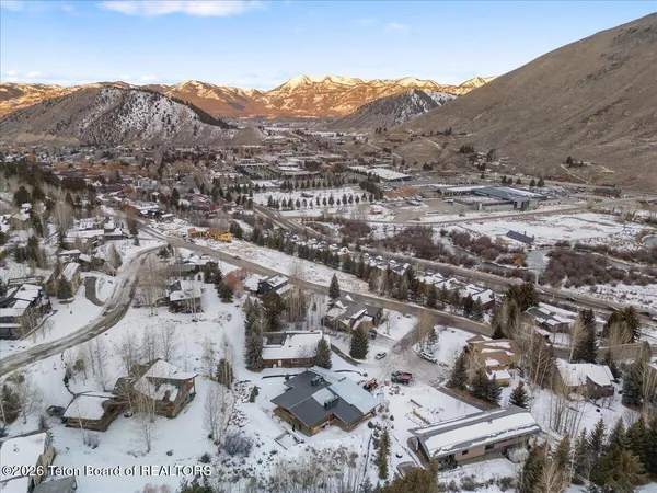 $8,650,000 | 646 Lariat Loop, Jackson, WY 83001