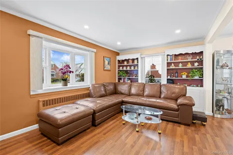 $899,998 | 218 Brown Street, Mineola, NY 11501