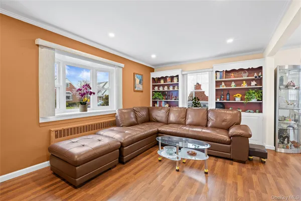$899,998 | 218 Brown Street, Mineola, NY 11501