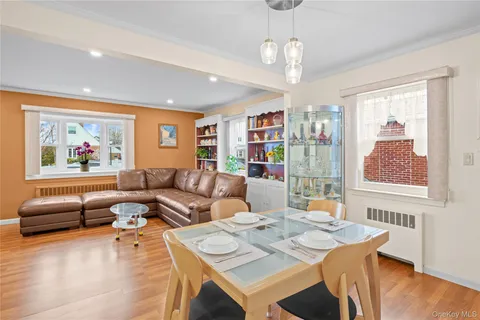 $899,998 | 218 Brown Street, Mineola, NY 11501