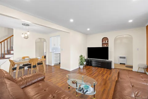 $899,998 | 218 Brown Street, Mineola, NY 11501