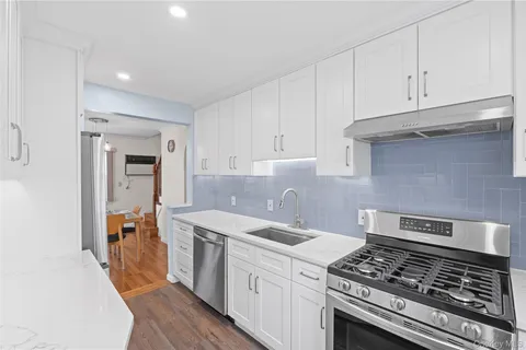 $899,998 | 218 Brown Street, Mineola, NY 11501