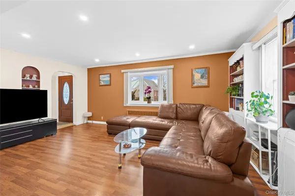 $899,998 | 218 Brown Street, Mineola, NY 11501