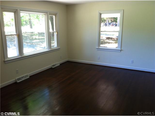 9700 Reams Road Chesterfield, VA 23236 - Photo 3 of 7 Living Room