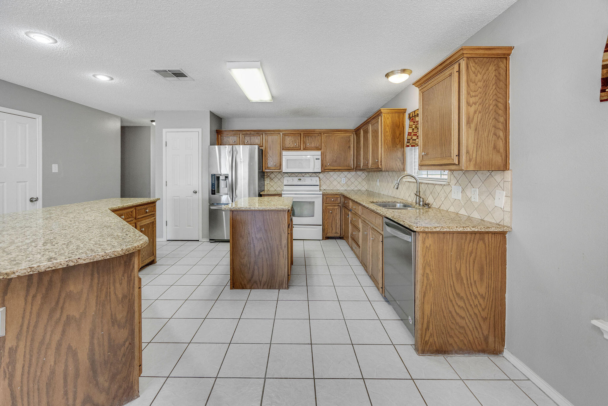 5811 90th Street Lubbock, TX 79424 - Photo 15 of 58 B66A0279