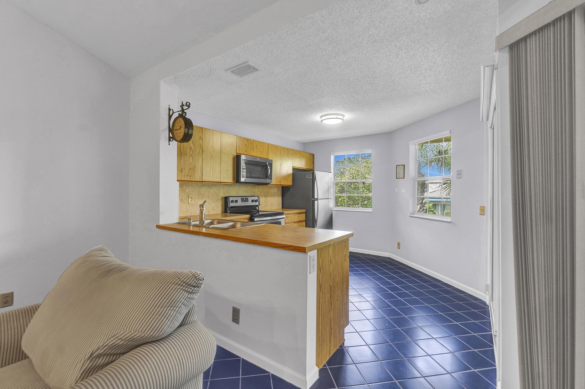 6703 Via Regina Boca Raton, FL 33433 - Photo 11 of 37 Kitchen
