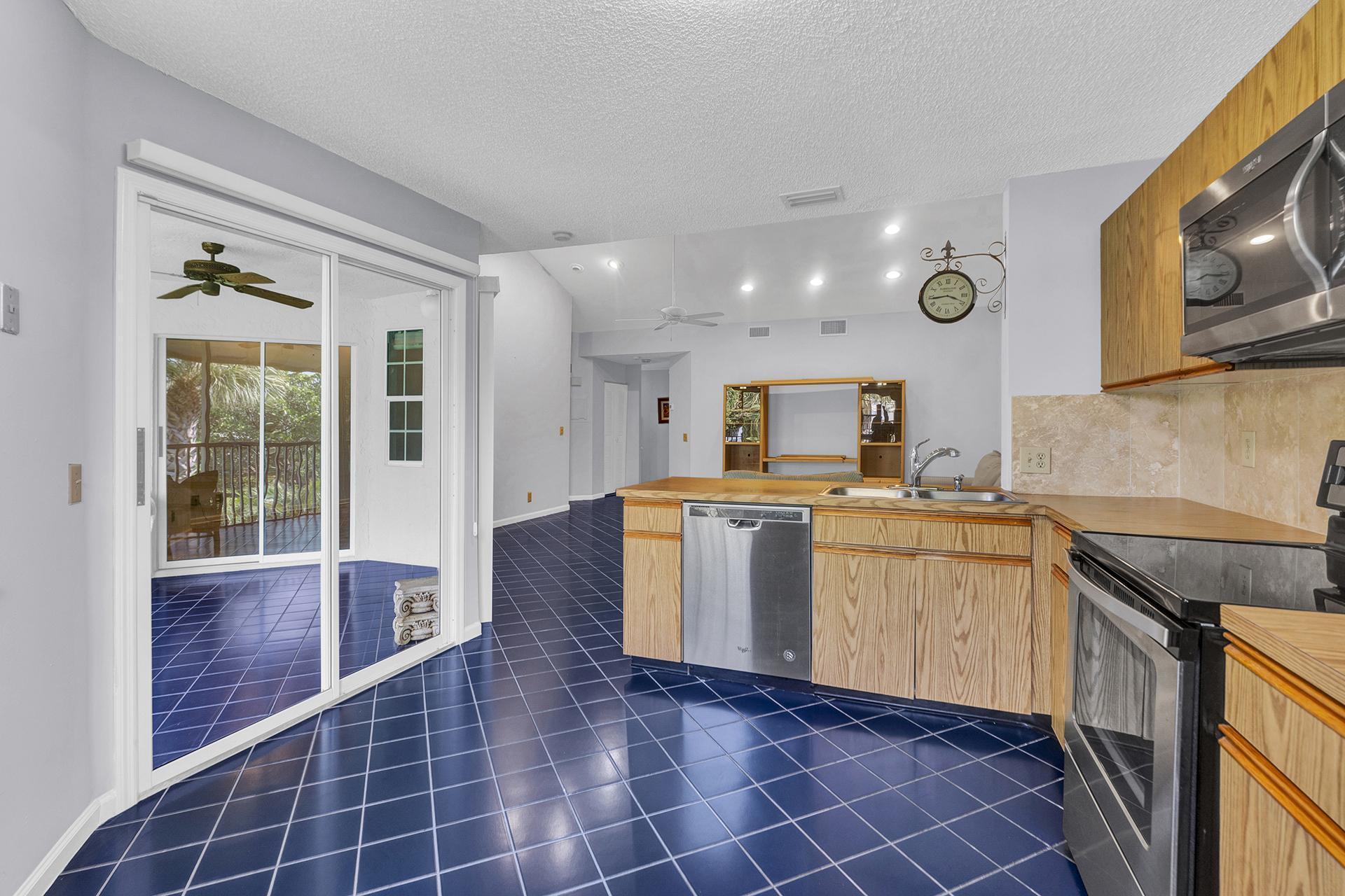 6703 Via Regina Boca Raton, FL 33433 - Photo 12 of 37 Kitchen