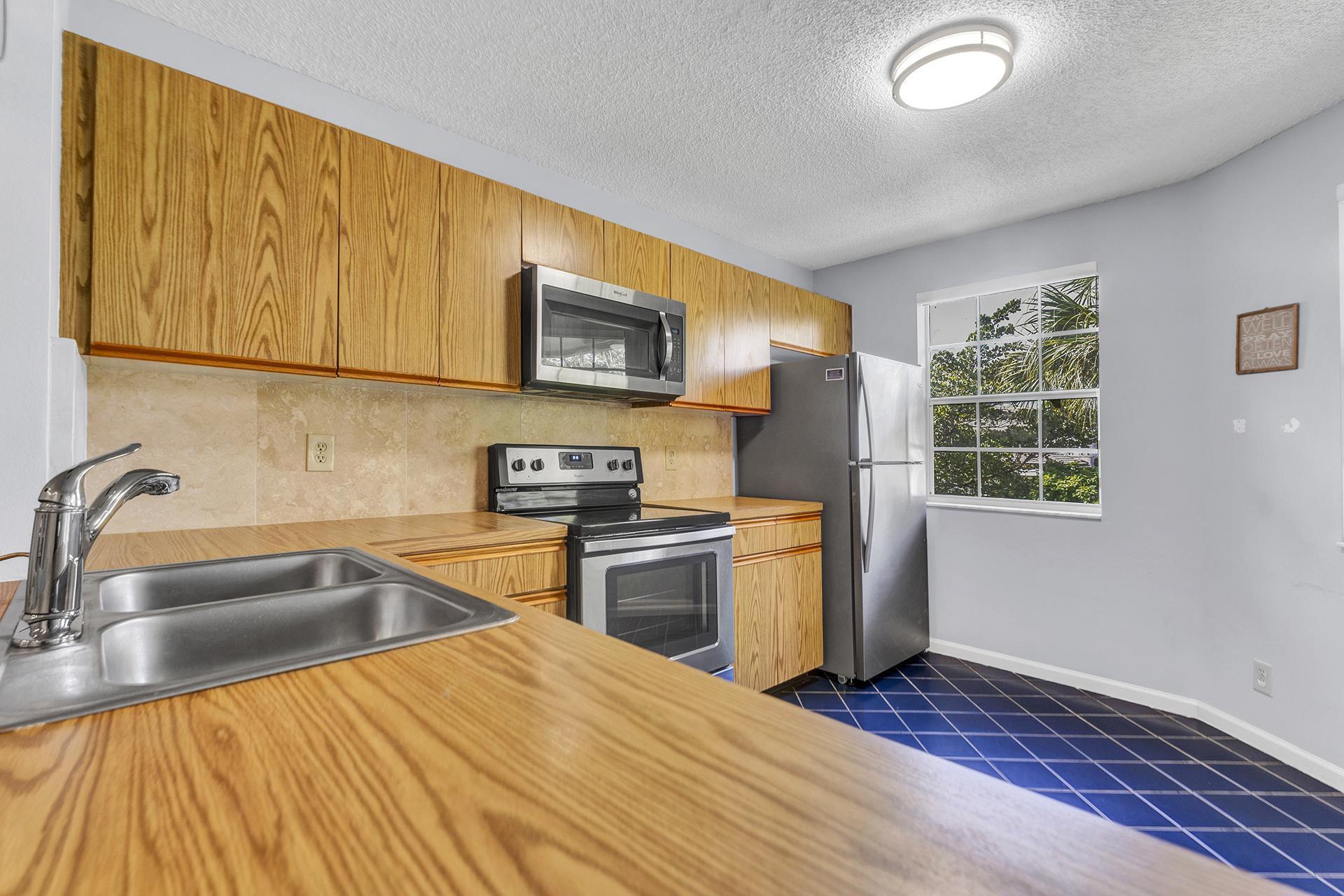 6703 Via Regina Boca Raton, FL 33433 - Photo 13 of 37 Kitchen