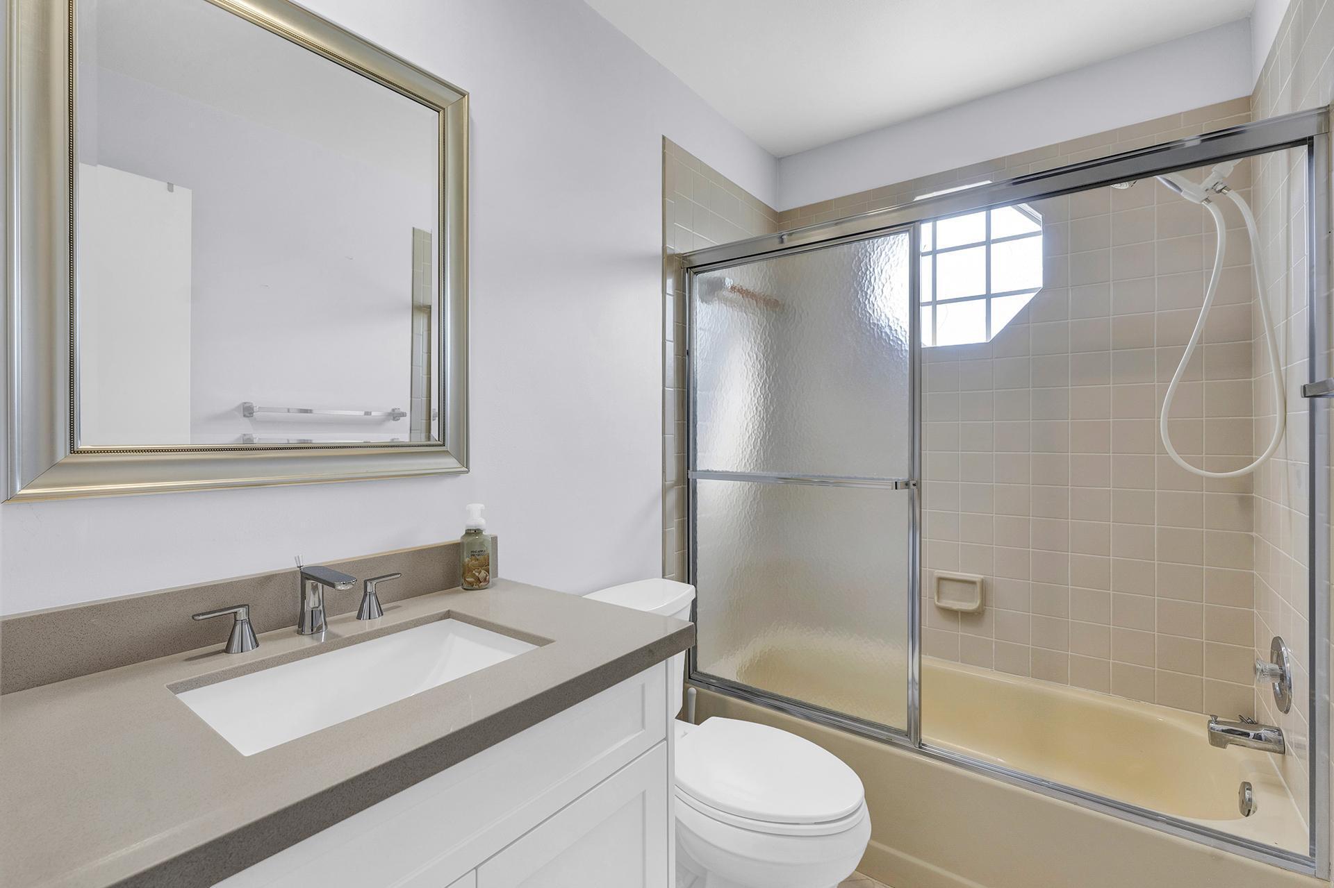 6703 Via Regina Boca Raton, FL 33433 - Photo 21 of 37 Bathroom 2