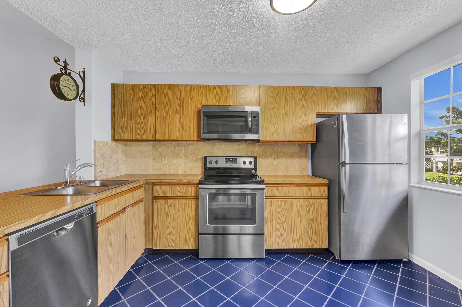 6703 Via Regina Boca Raton, FL 33433 - Photo 10 of 37 Kitchen
