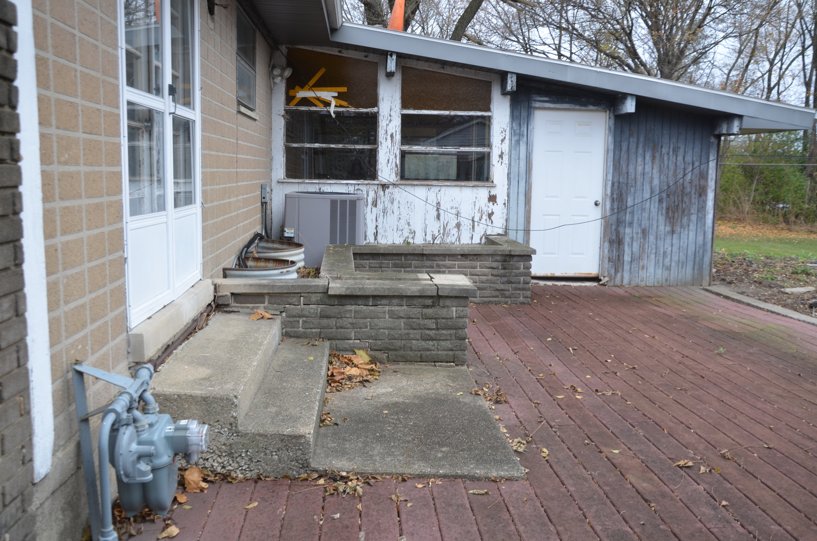 1225 Plainfield Road Darien, IL 60561 - Photo 12 of 14 a view of a house with wooden floor and a yard