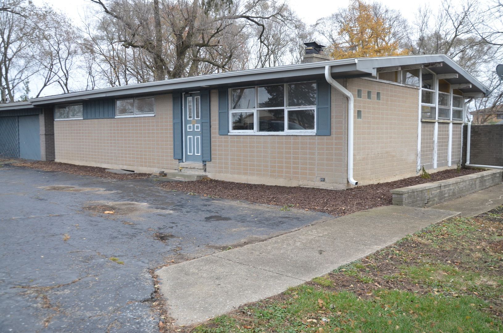 1225 Plainfield Road Darien, IL 60561 - Photo 2 of 14 a house with a outdoor space