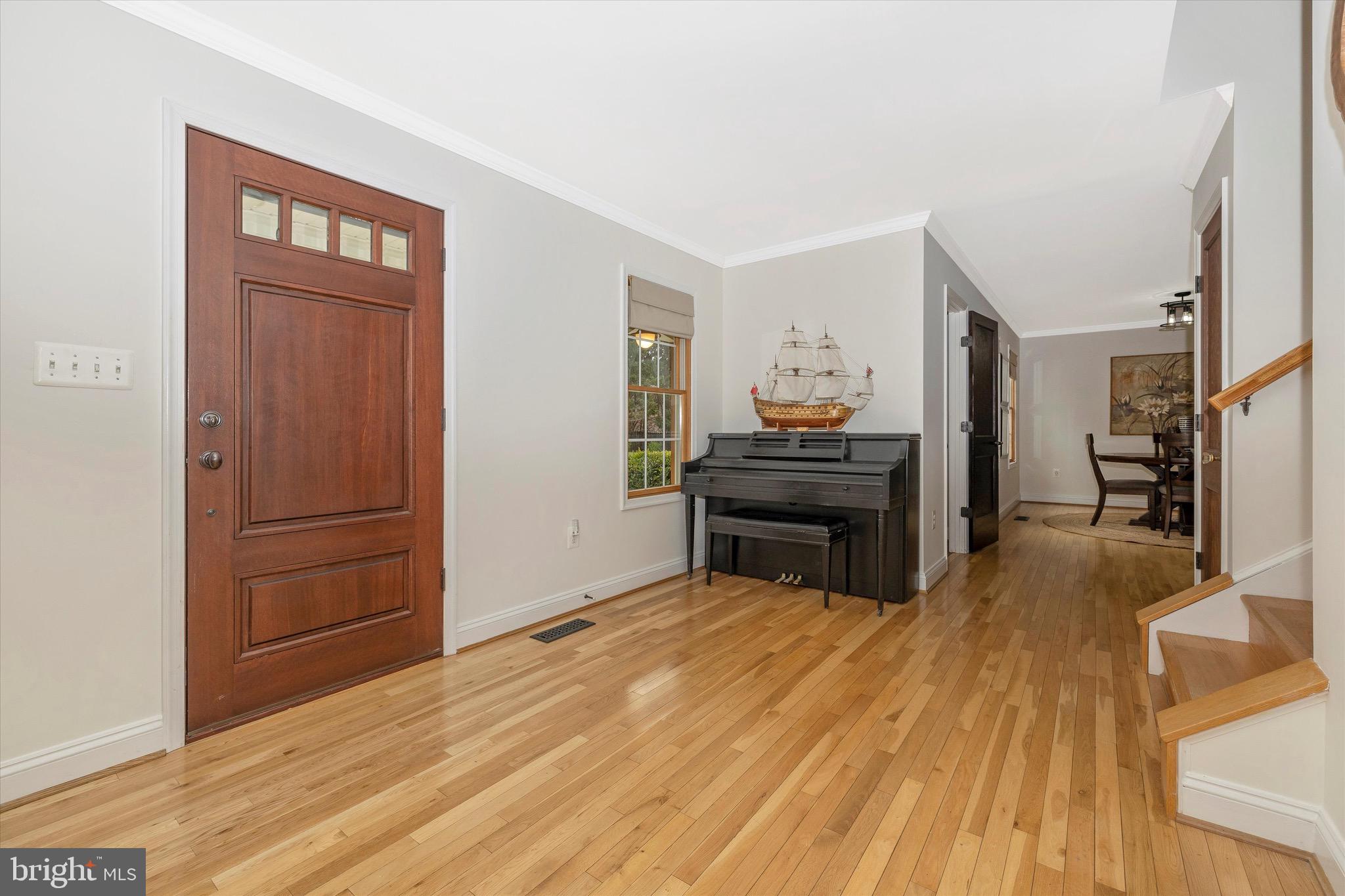 7632 Weedon Road Adamstown, MD 21710 - Photo 10 of 93 Gracious entry into the living room.