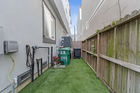 $525,000 | 1144 West 17th Street, Houston, TX 77008