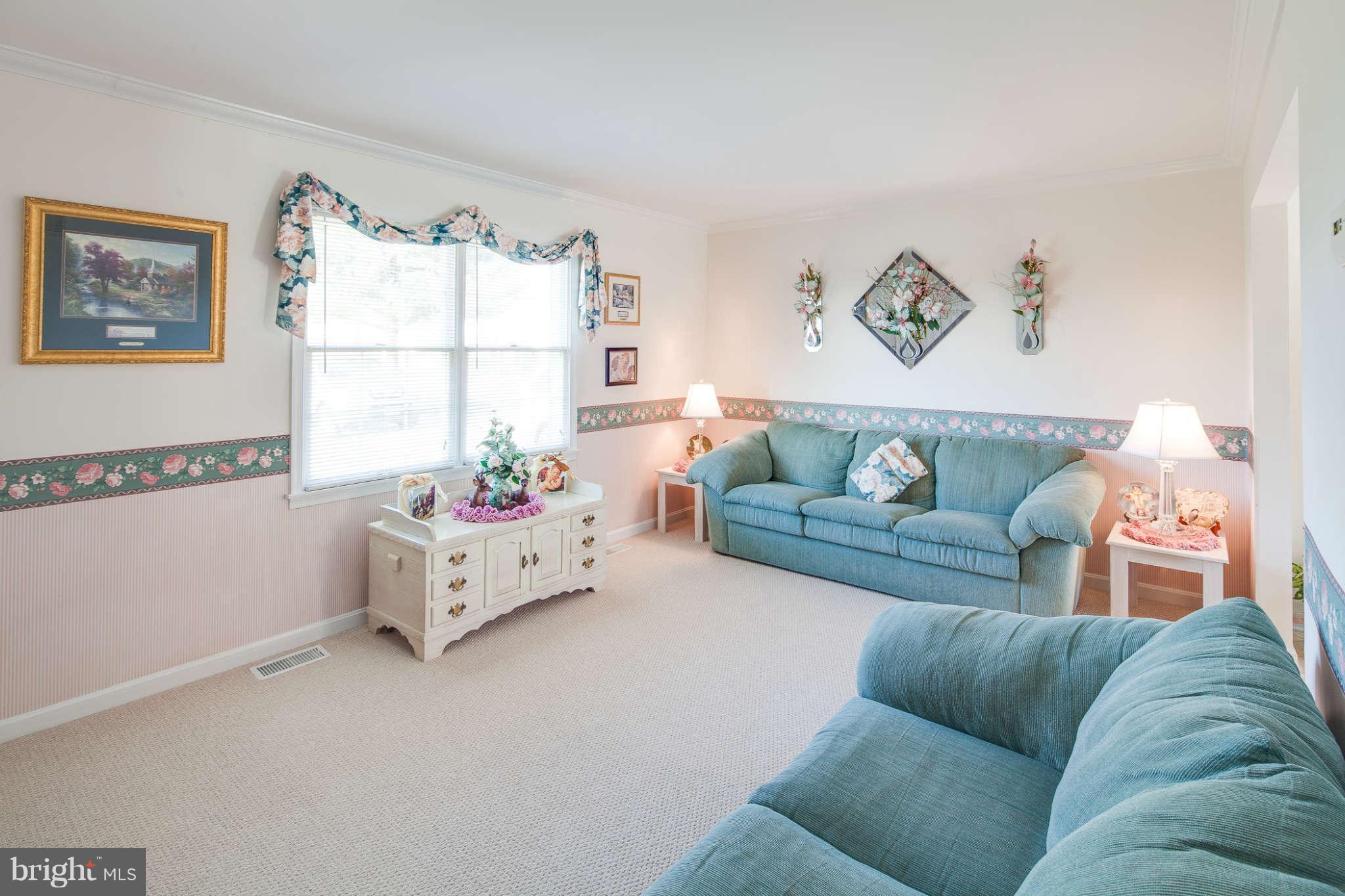 815 Lucabaugh Mill Road Westminster, MD 21157 - Photo 5 of 28 Living Room