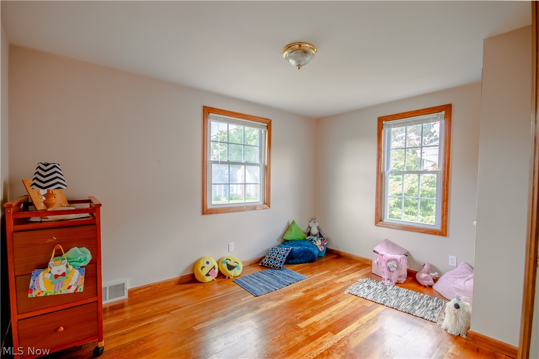 1609 Fairfax Road Akron, OH 44313 - Photo 22 of 35 Third bedroom is definitely large enough for two.