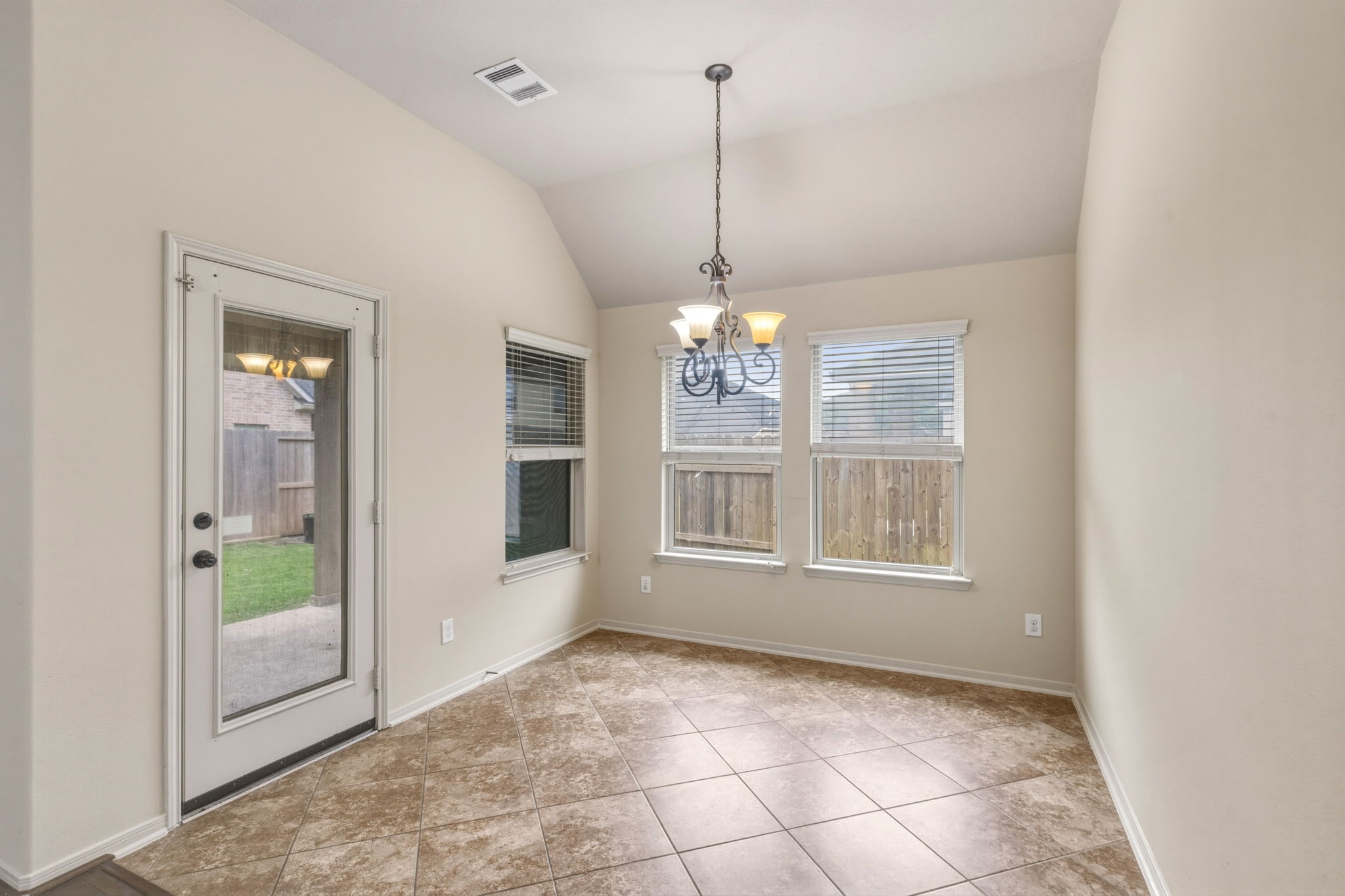 15919 Walnut Shores Drive Houston, TX 77044 - Photo 15 of 36