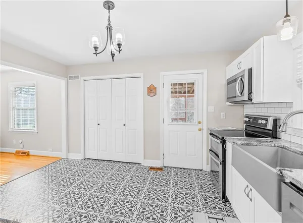 $289,995 | 407 North 9th Street, Mebane, NC 27302