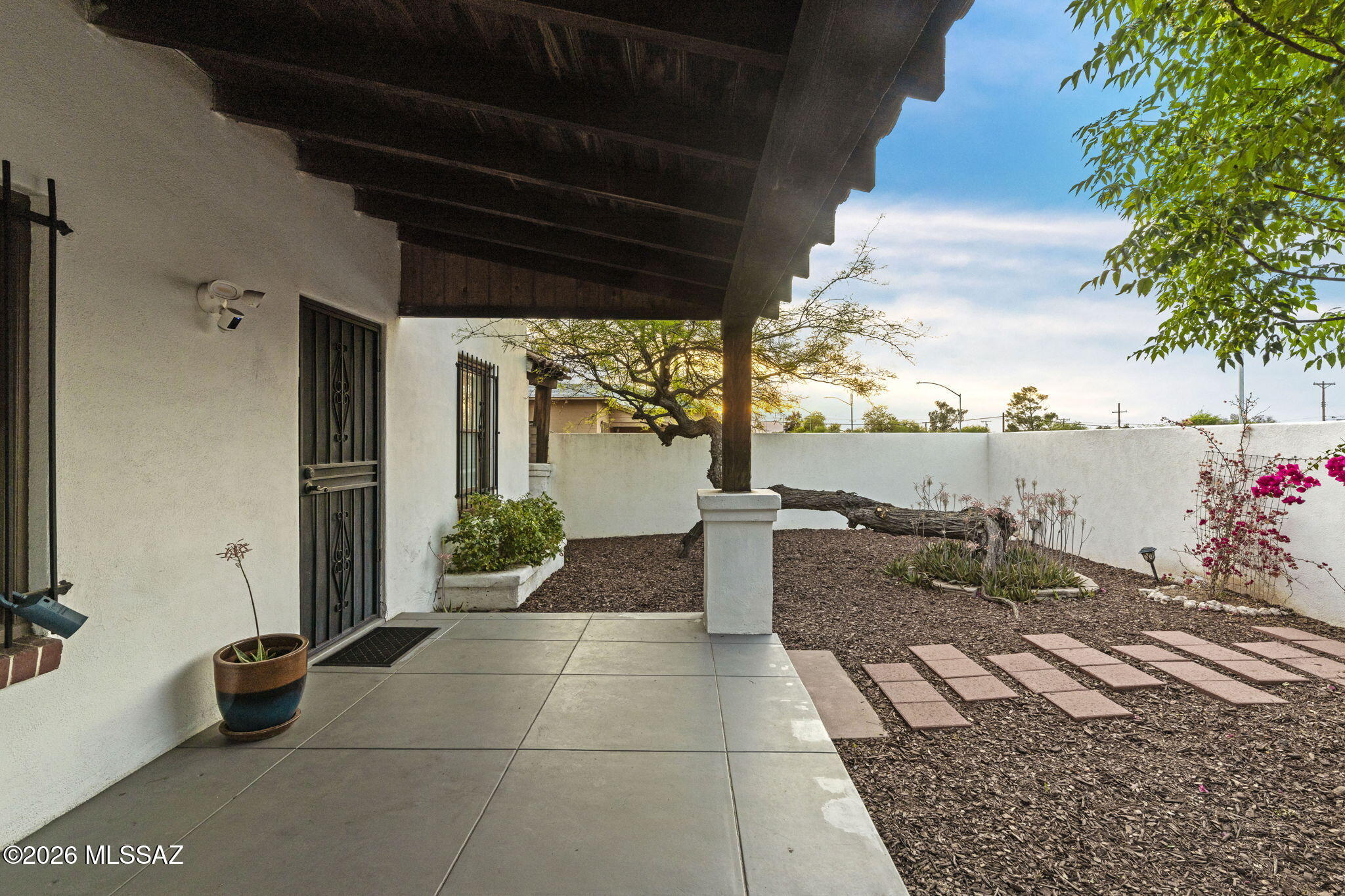 1718 East Grant Road Tucson, AZ 85719 - Photo 11 of 45 Front Covered Patio