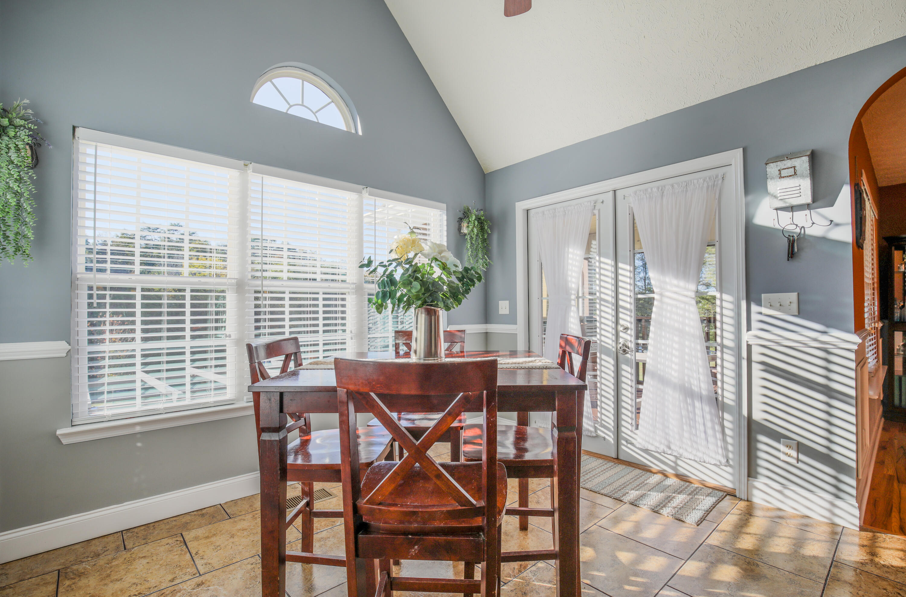 444 Deerfield Road Chickamauga, GA 30707 - Photo 21 of 98 Large Open Breakfast Nook