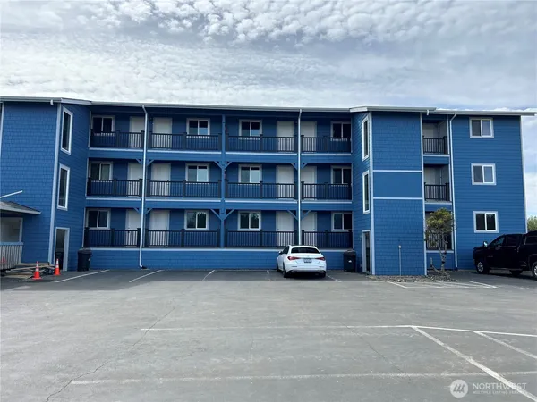 $180,000 | 835 Ocean Shores Boulevard Northwest, Unit 208, Ocean Shores, WA 98569